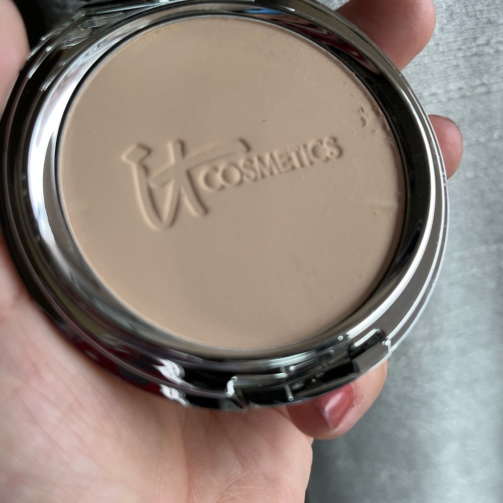 🥧NWT🥧Foundation Light Tone🥧IT Cosmetics🥧SPF 50+ 🥧Anti-Aging Foundation - Picture 4 of 11